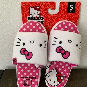 Hello Kitty Slippers Size Small 4-5 SANRIO WOMENS NEW